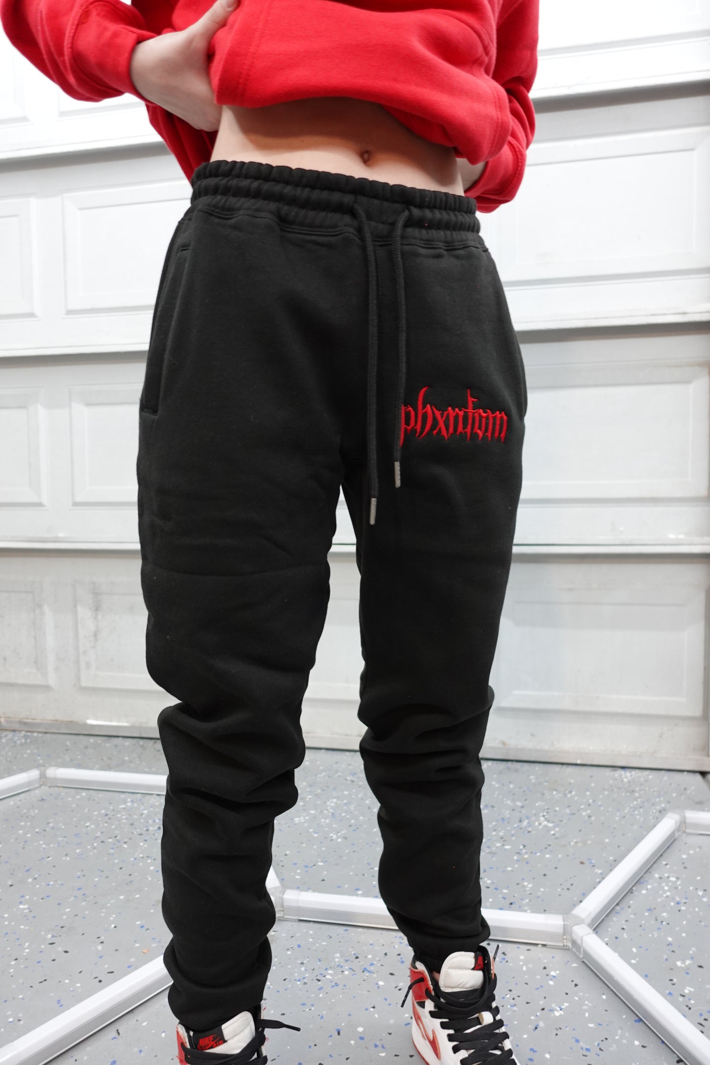 LOGO SWEATS - BLACK & RED